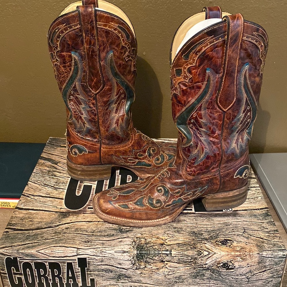 Corrals womens boots size 8.5M